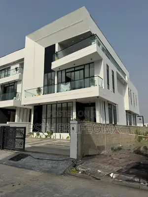 5bdrm Duplex in Chevron Drive for sale