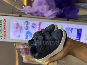 Kids Sneakers With Velcro Straps