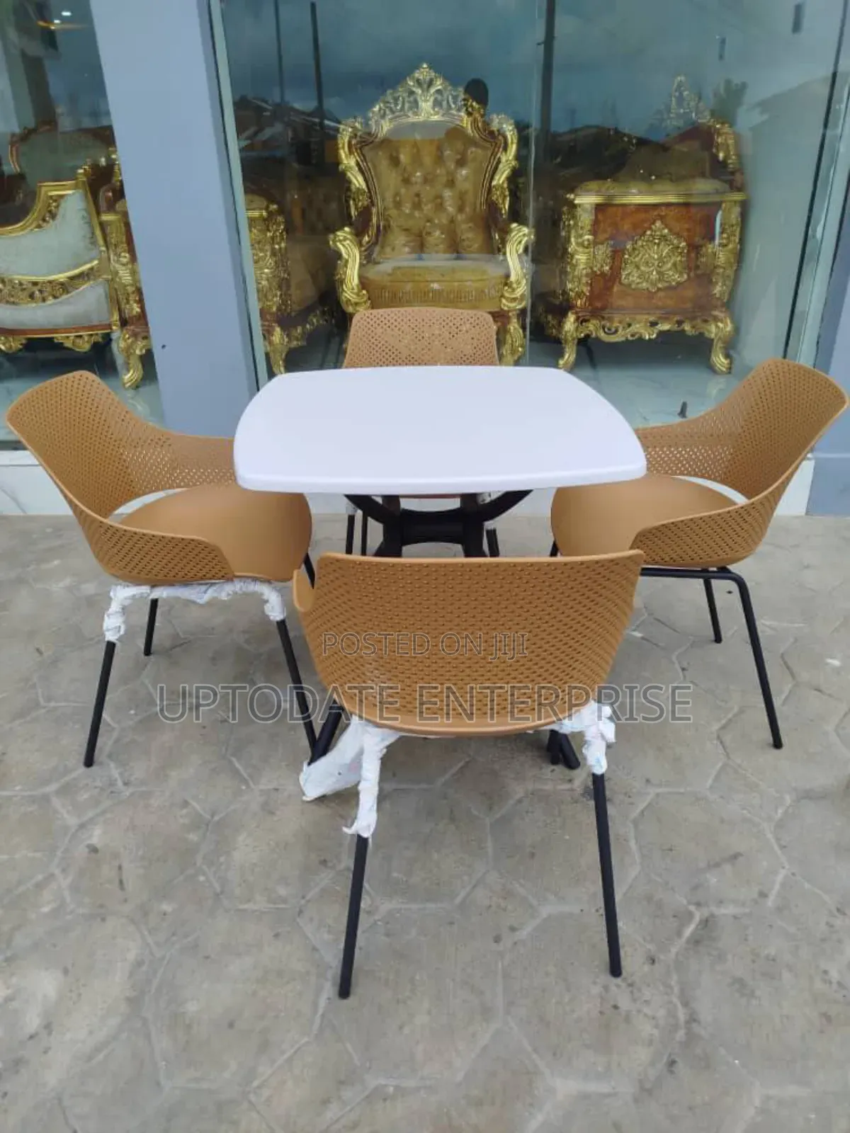 Stylish Plastic 4 Seater Dining Set