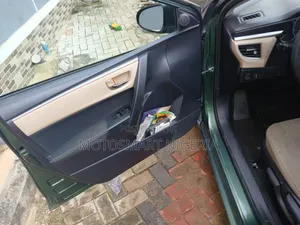 Toyota Corolla LE 4dr Sedan (1.8L 4cyl CVT) 2016 Green