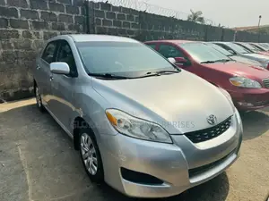 Toyota Matrix Hatchback FWD (1.8L 4cyl 5M) 2010 Silver