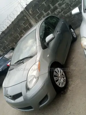 Toyota Yaris Base Sedan 4dr 2010 Silver