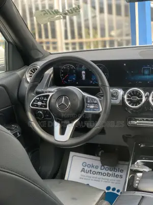 Mercedes-Benz GLB-Class 2022 White