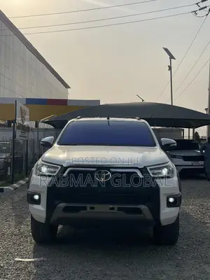 Toyota Hilux Revo Double Cab Petrol 2.7 RWD 2021 White