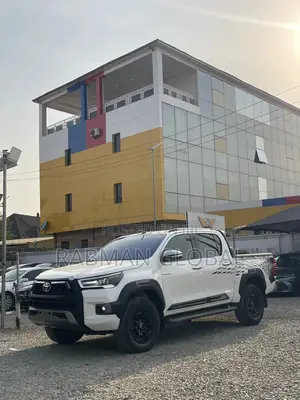 Toyota Hilux Revo Double Cab Petrol 2.7 RWD 2021 White
