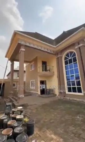 5bdrm Duplex in Inside Mercyland for sale