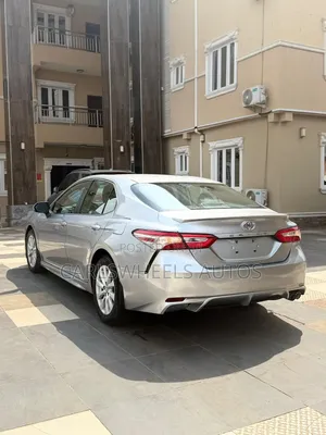 Toyota Camry SE (2.5L 4cyl 8A) 2019 Silver