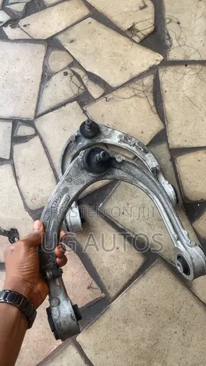 Front Upper Arms Range Rover Vogue 2015