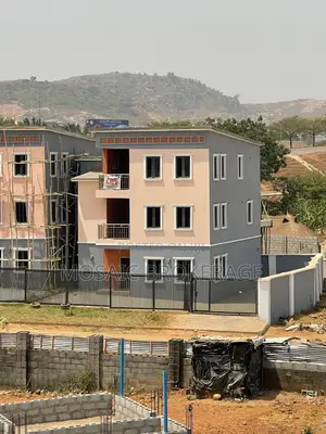 5bdrm Duplex in Jahi for sale