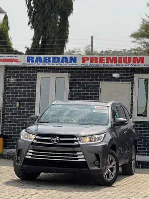 Toyota Highlander XLE 4dr SUV AWD (3.5L 6cyl 6A) 2015 Gray