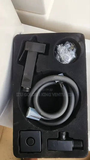 Mmaat Black Pressing Shower
