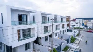 5bdrm House in Lekki Phase 1 for sale