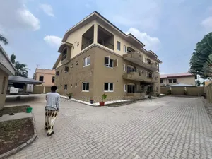 3bdrm Maisonette in Lekki Phase 1 Lagos for rent