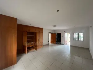 3bdrm Maisonette in Lekki Phase 1 Lagos for rent
