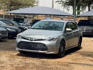 Toyota Avalon XLE Premium Sedan FWD (3.5L 6cyl 6A) 2017