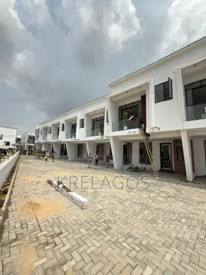 3bdrm Duplex in Ikota for sale