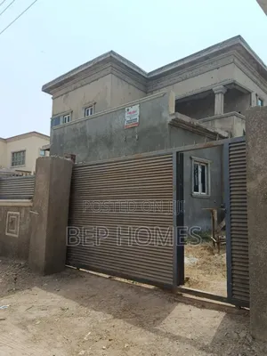 4bdrm Duplex in Vegas Court Estate, FHA for sale