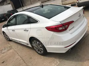 Hyundai Sonata SE 4dr Sedan (2.4L 4cyl 6A) 2015 White