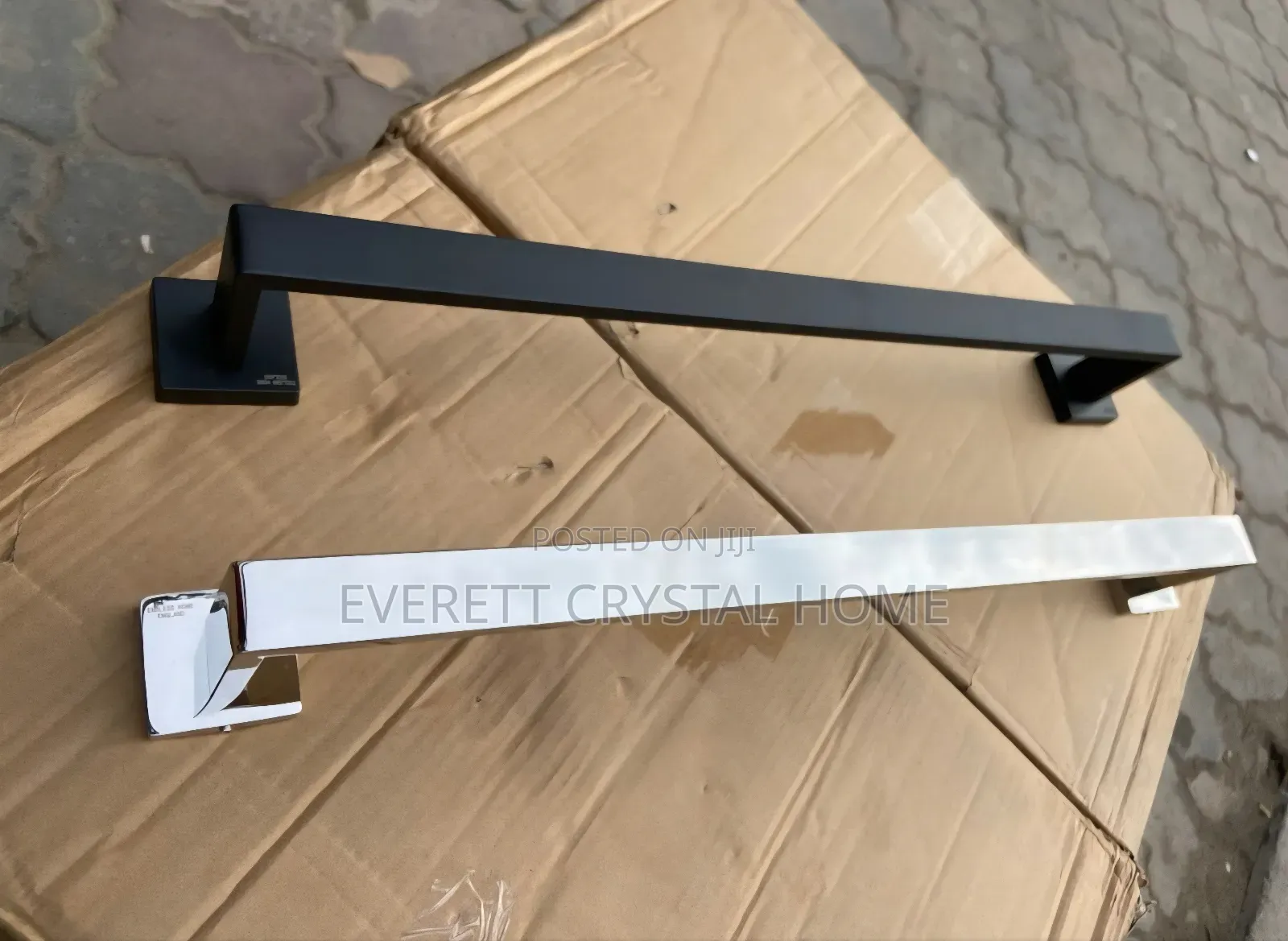 Square Antitrust Towel Rail