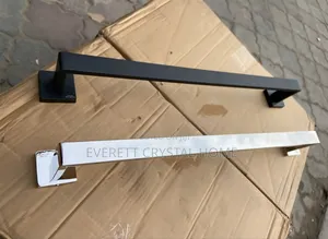 Square Antitrust Towel Rail