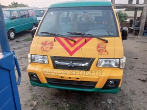 Mitsubishi L300 2017 Yellow