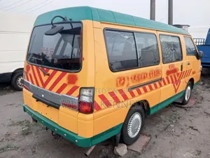 Mitsubishi L300 2017 Yellow