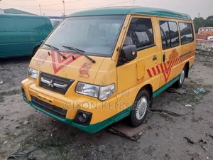 Mitsubishi L300 2017 Yellow