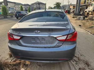 Hyundai Sonata Limited 2.0T Sedan (2.0L 4cyl 6A) 2012 Gray