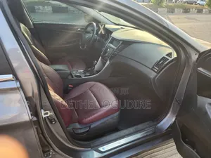 Hyundai Sonata Limited 2.0T Sedan (2.0L 4cyl 6A) 2012 Gray
