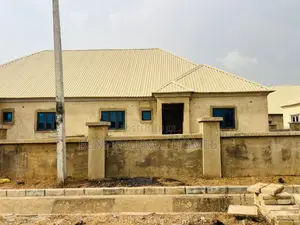 3bdrm Bungalow in Idu Industrial for sale