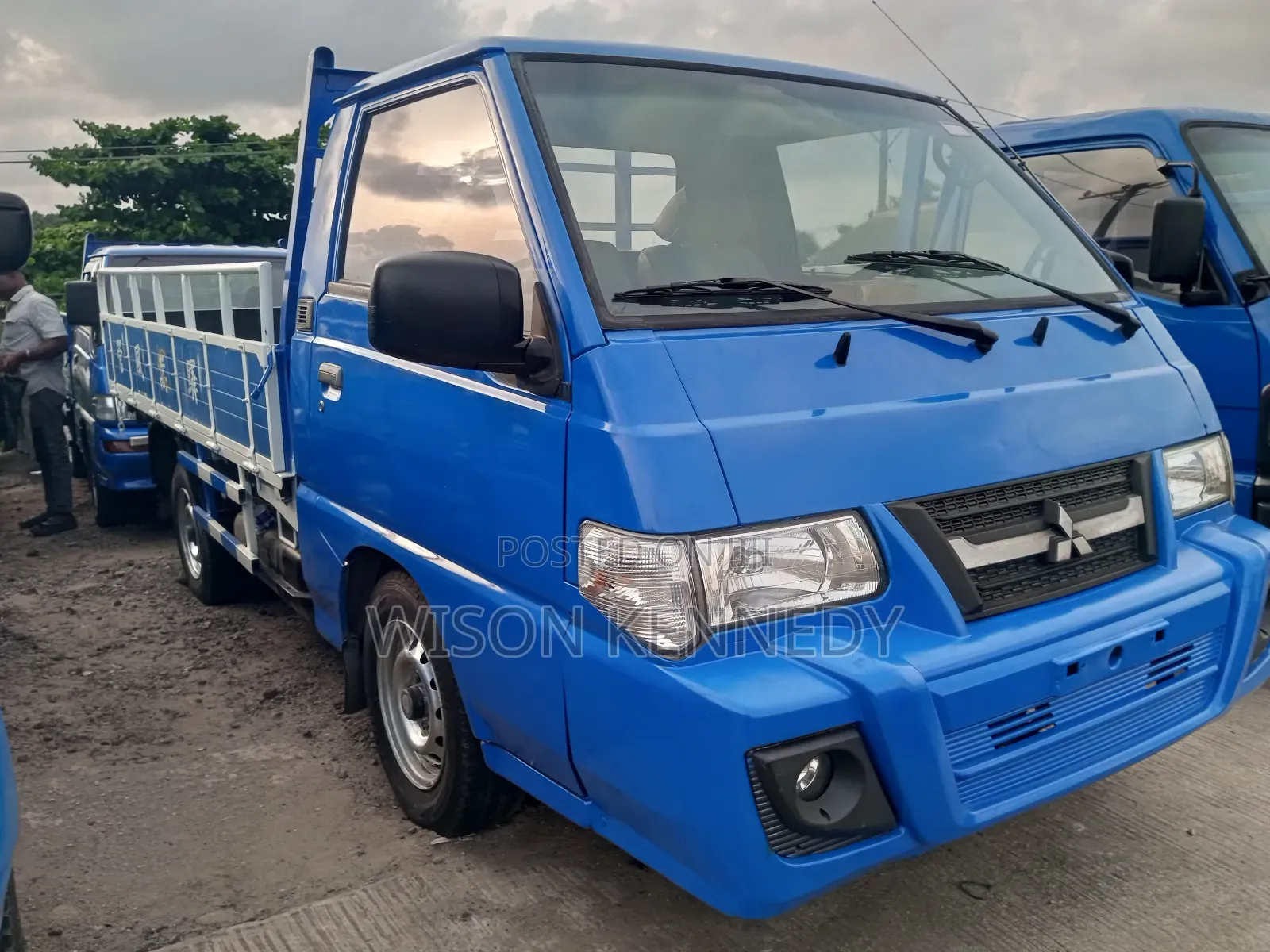 Mitsubishi L300 2015 Blue