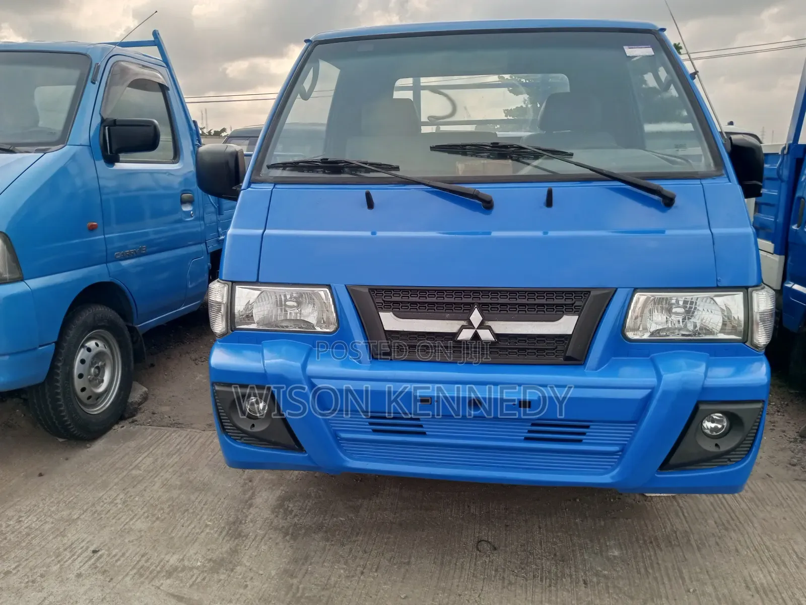 Mitsubishi L300 2015 Blue