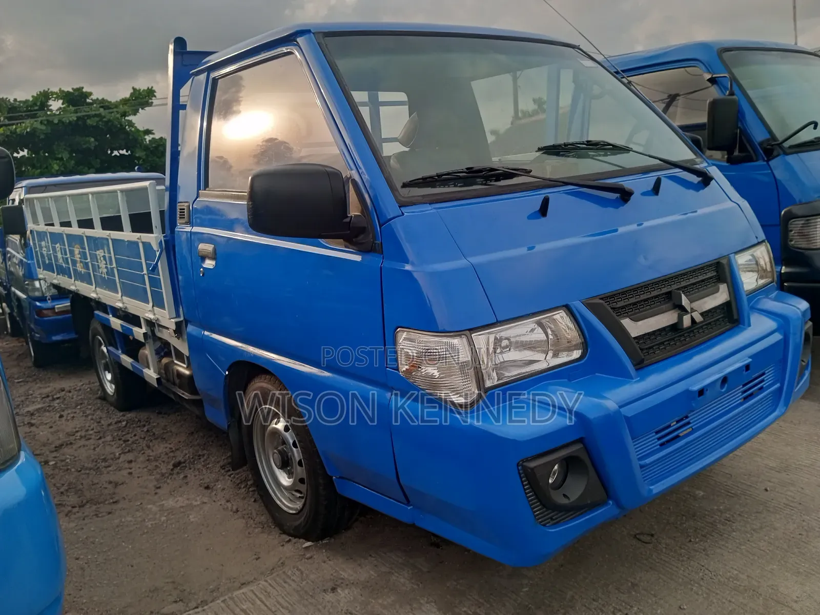 Mitsubishi L300 2015 Blue