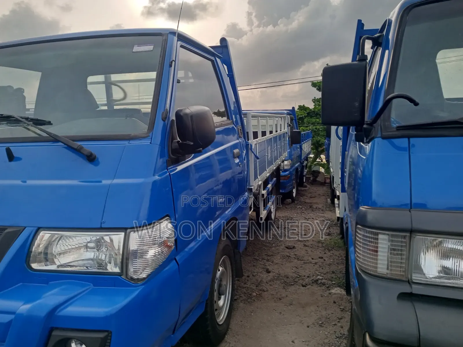 Mitsubishi L300 2015 Blue