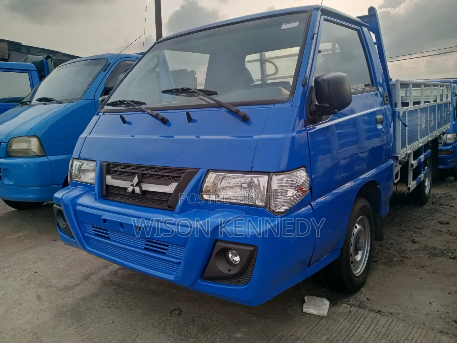 Mitsubishi L300 2015 Blue