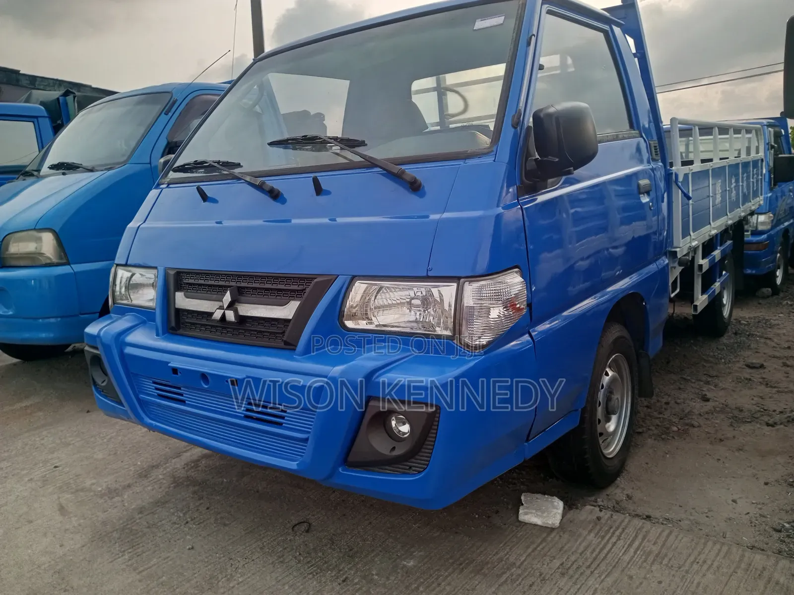 Mitsubishi L300 2015 Blue