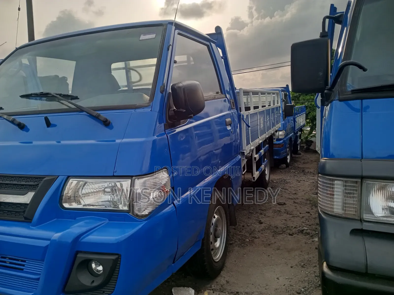 Mitsubishi L300 2015 Blue