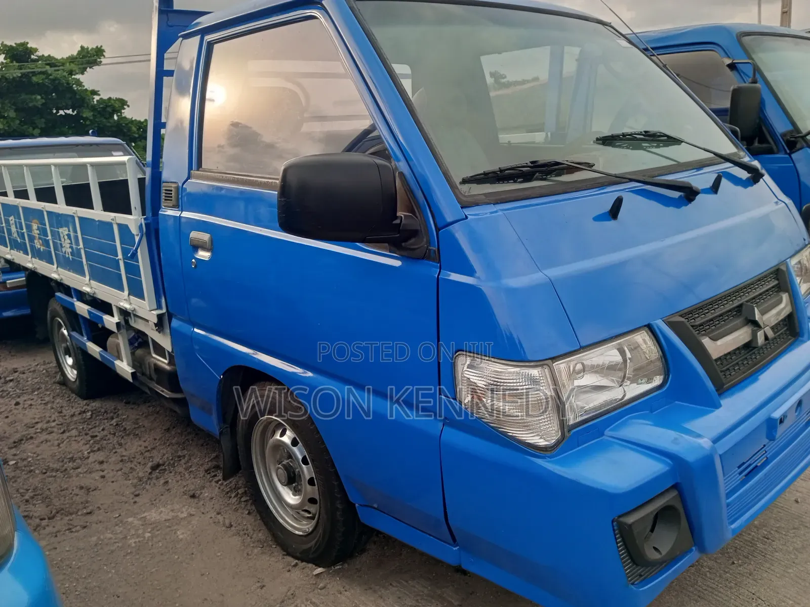 Mitsubishi L300 2015 Blue