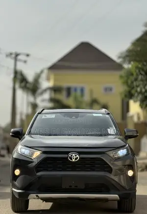 Toyota RAV4 XLE AWD 2023 Gray