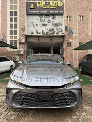 New Toyota Camry SE 2025 Gray