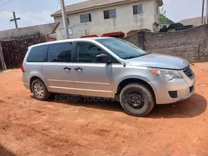 Volkswagen Routan SEL 2011 Silver