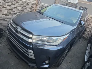 Toyota Highlander XLE 4dr SUV AWD (3.5L 6cyl 6A) 2014 Blue