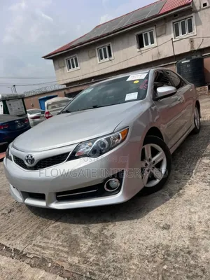 Toyota Camry SE 4dr Sedan (2.5L 4cyl 6A) 2013 Silver