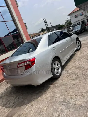 Toyota Camry SE 4dr Sedan (2.5L 4cyl 6A) 2013 Silver