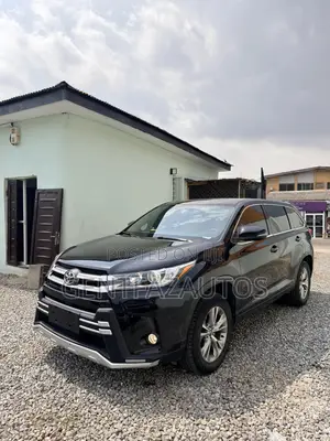 Toyota Highlander LE 4x2 (2.7L 4cyl 6A) 2018 Black