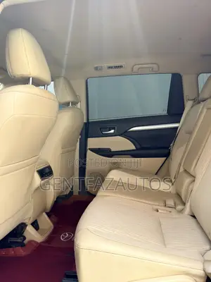 Toyota Highlander LE 4x2 (2.7L 4cyl 6A) 2018 Black