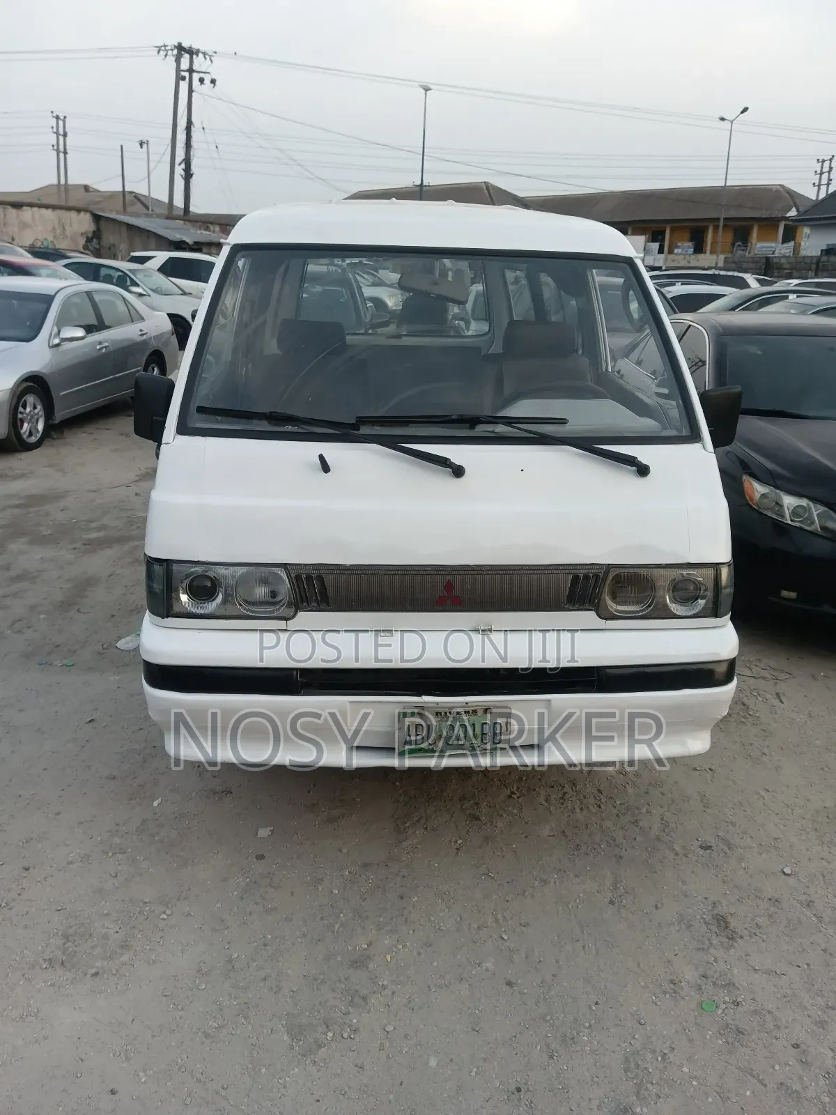 Mitsubishi L300 2002 White