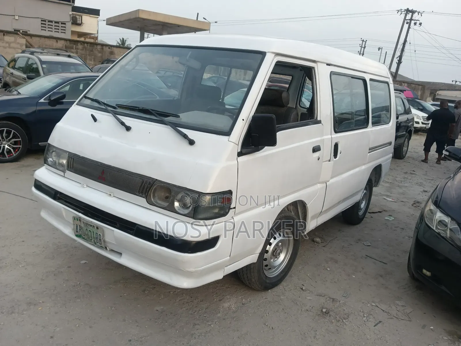 Mitsubishi L300 2002 White