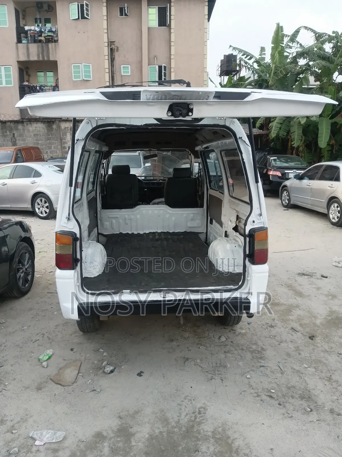 Mitsubishi L300 2002 White