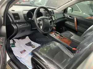 Toyota Highlander Limited 3.5l 4WD 2013 Silver